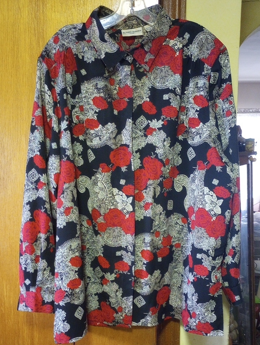 Alfred Dunner Plus Size 24W Button Down Polyester Floral Blouse. Red Black Cream
